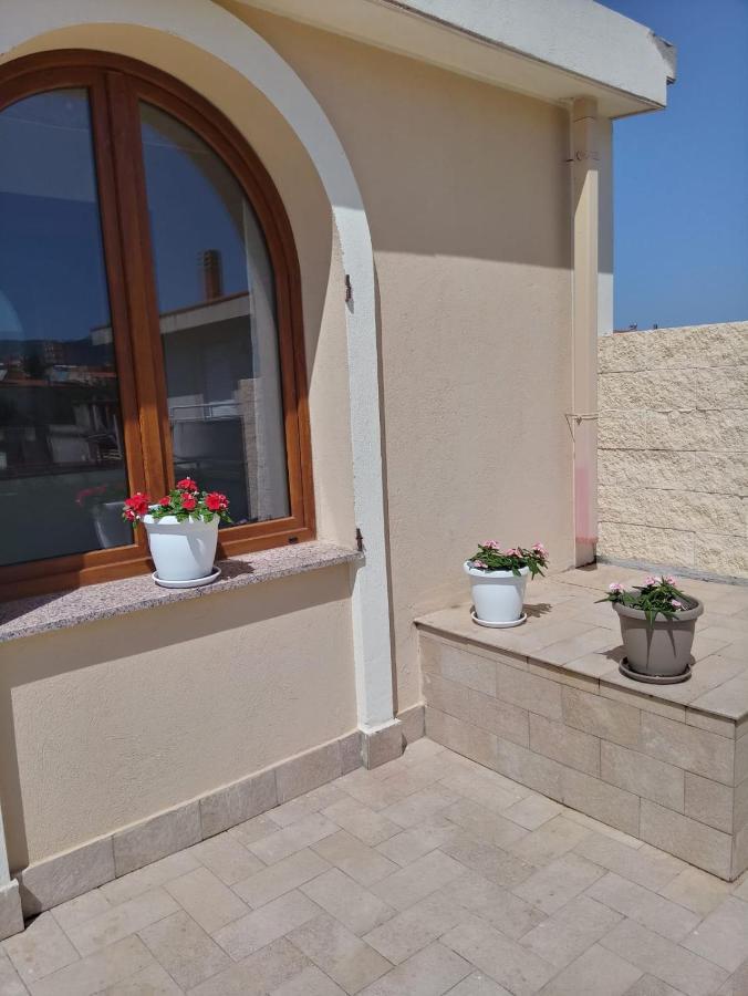Luminoso Appartamento Con Terrazza......C.U......Q2483 Sinnai Bagian luar foto